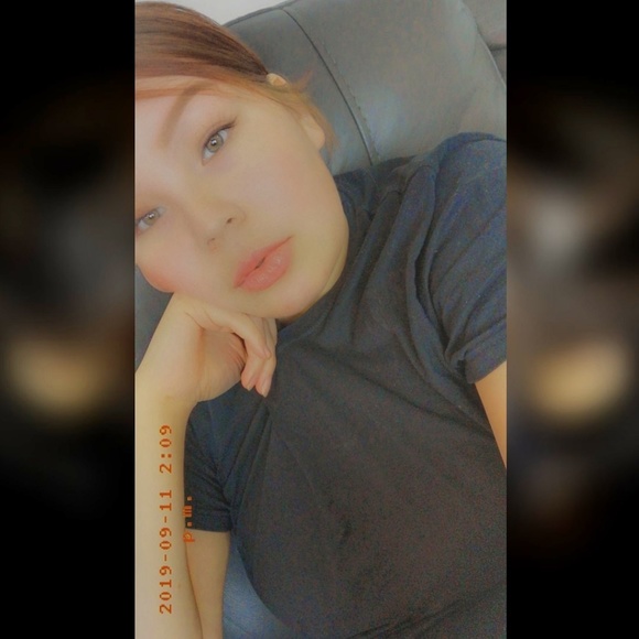 Meet your Posher, Erica - Picture 2 of 2